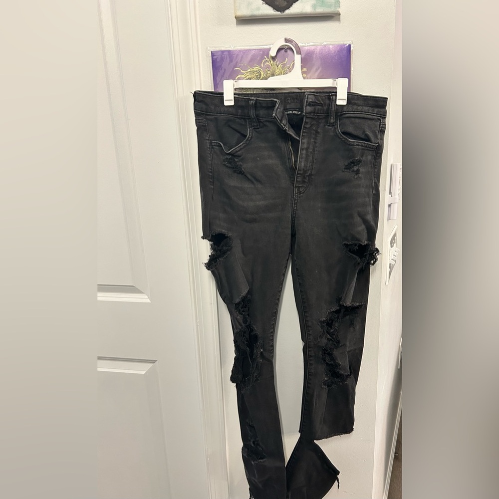 women’s ripped jeans